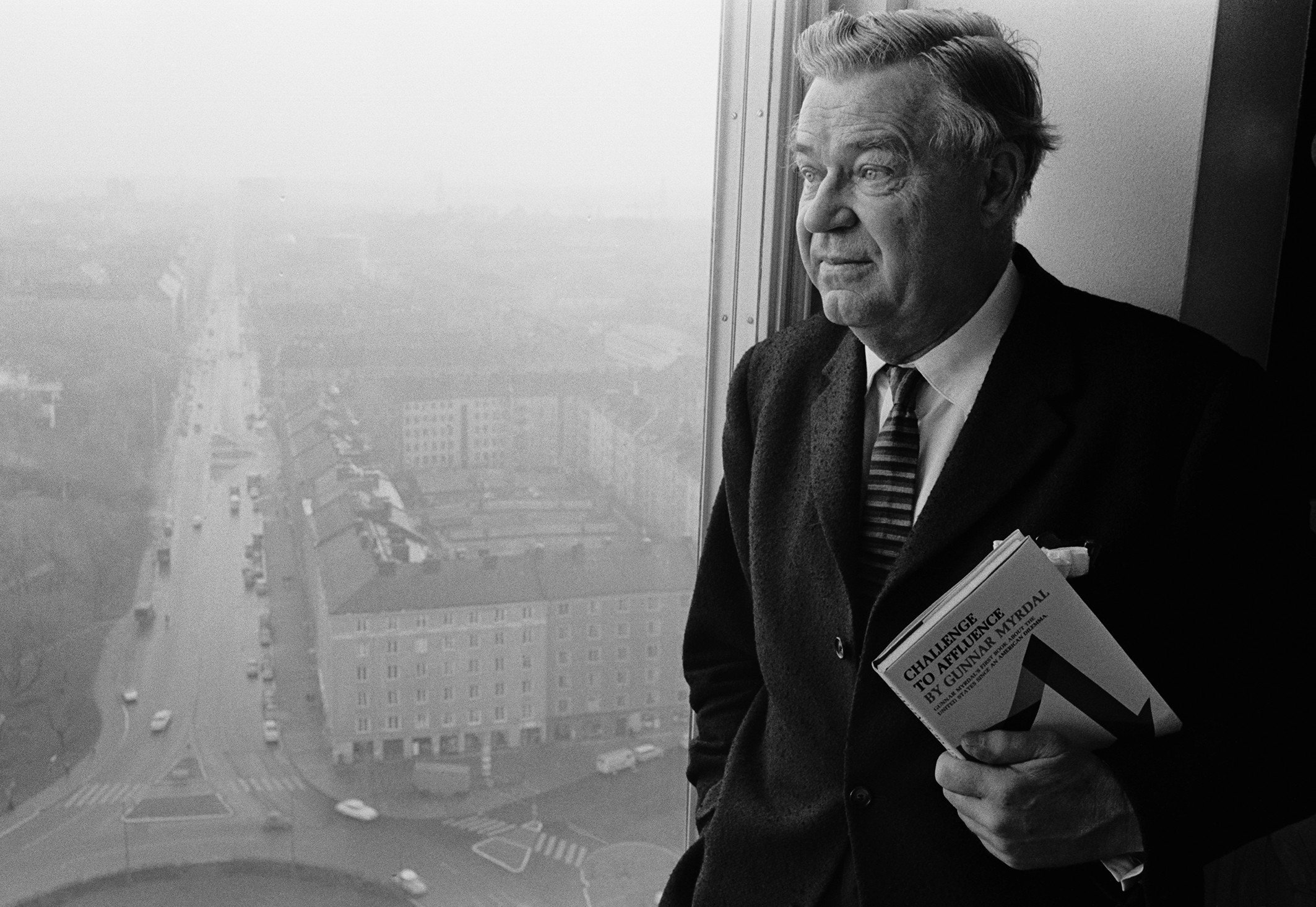 Gunnar Myrdal 101: Discover the Nobel-Winning Economist